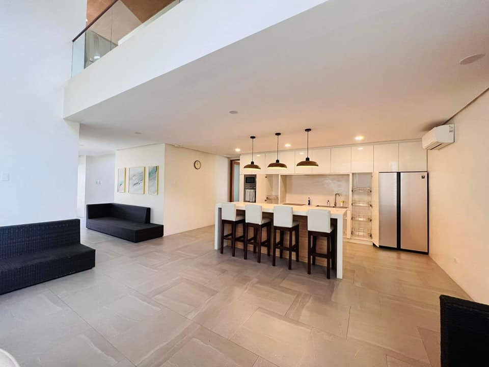 FOR SALE! SOPHISTICATED MINIMALIST HOUSE & LOT WITH WOODEN ELEMENTS. photo 4