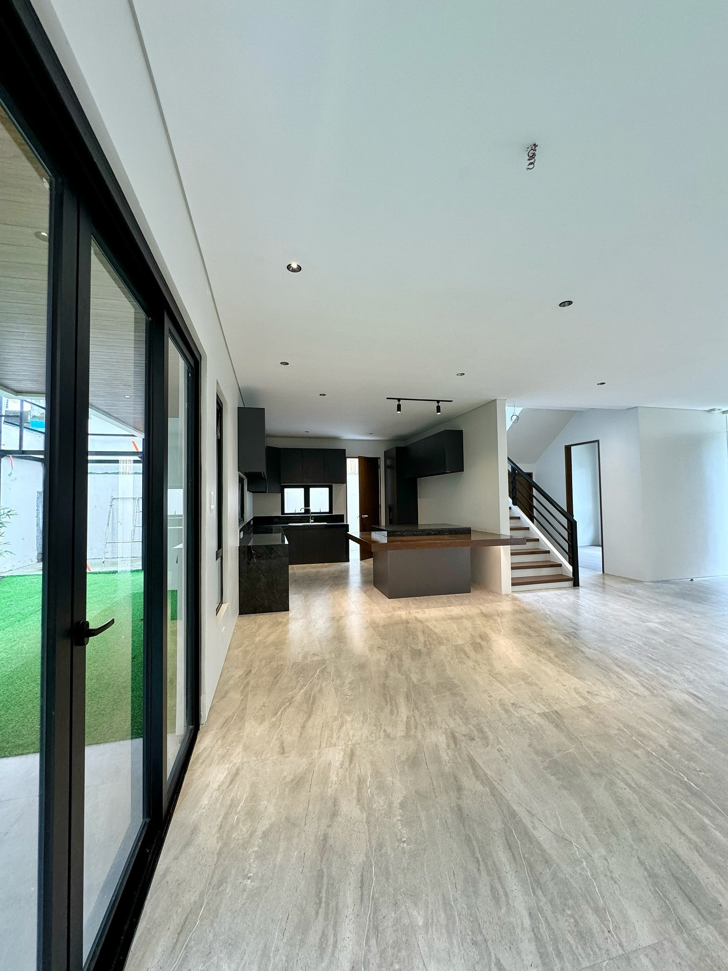 Brand New Modern House for Sale in BF Homes photo 3