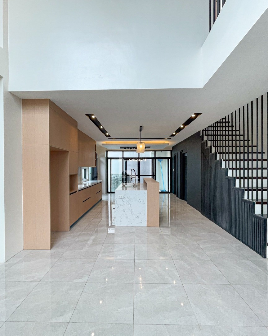 Elegant Modern Contemporary House and Lot photo 2