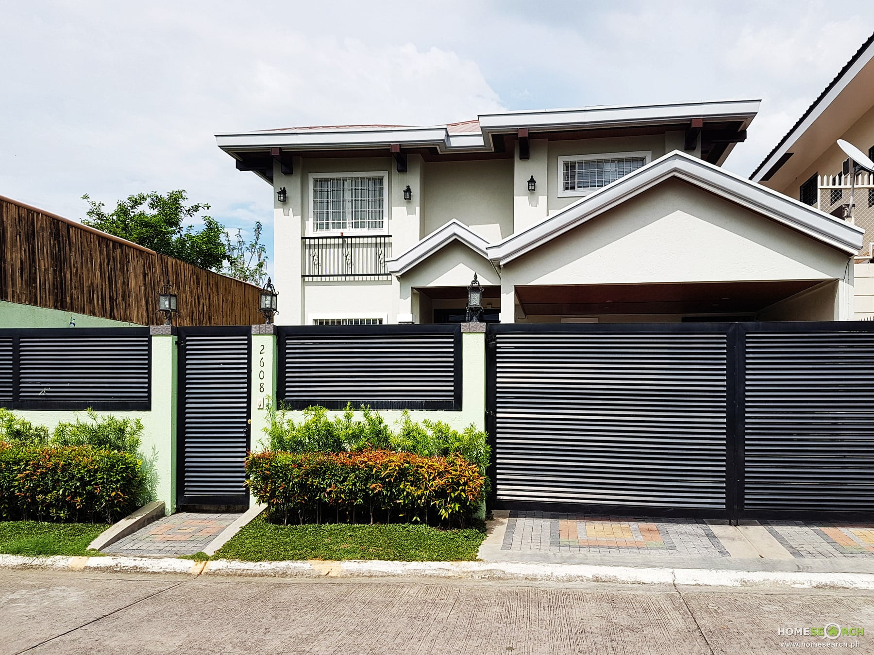 7-bedroom Contemporary Home With Front Garden For Sale photo 2