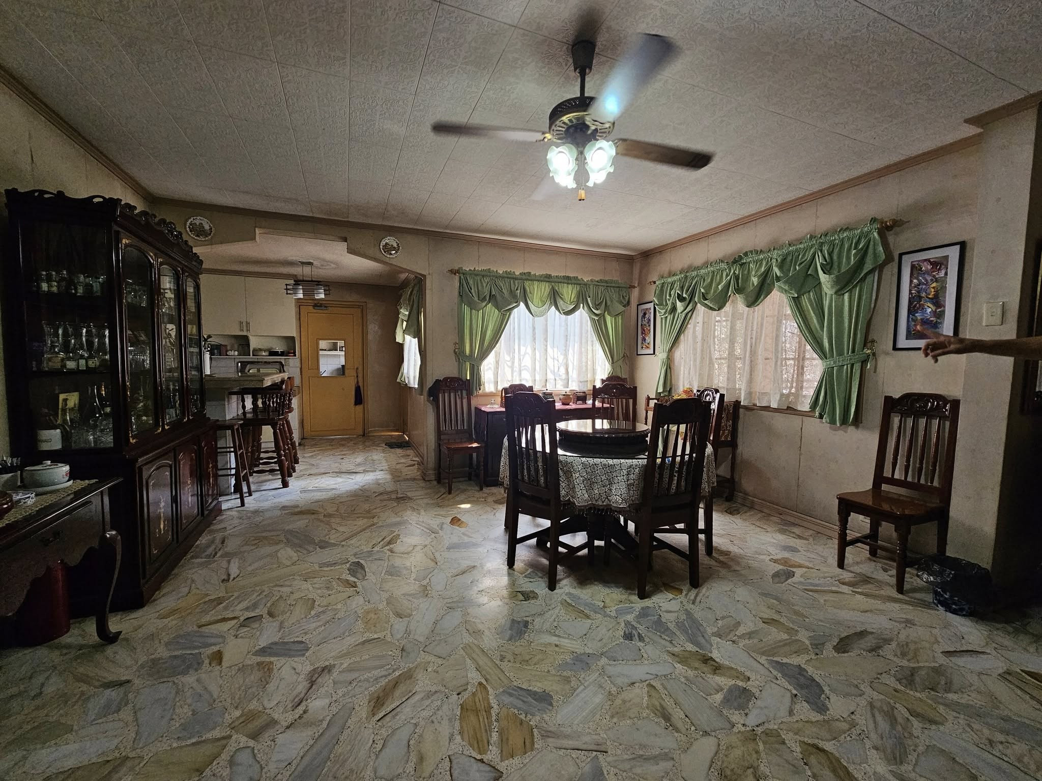 Vintage 5-Bedroom House and Lot for Sale in St. Ignatius, Quezon City photo 3