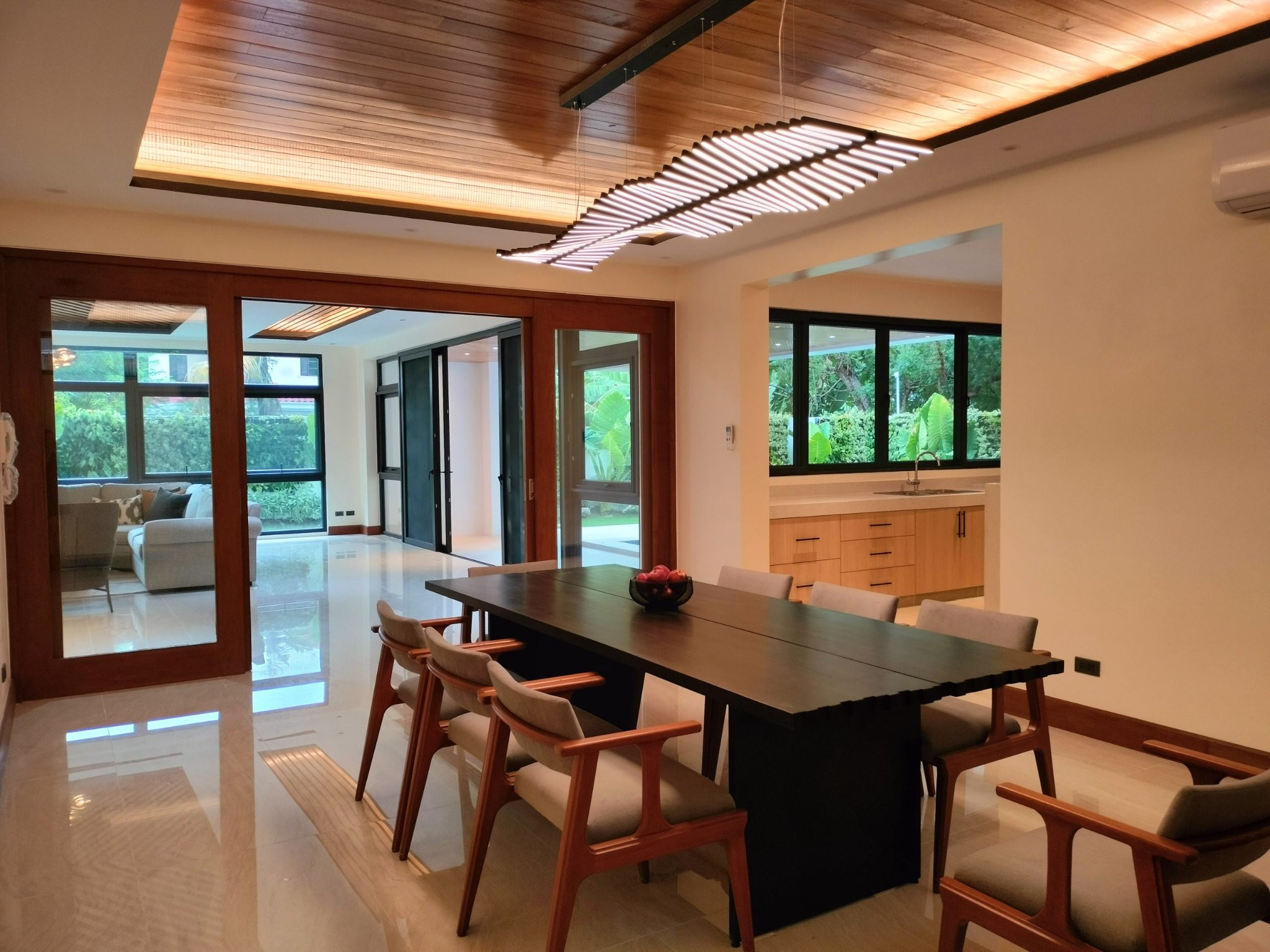 Ultra Modern Luxury Home For Sale in Ayala Alabang photo 5