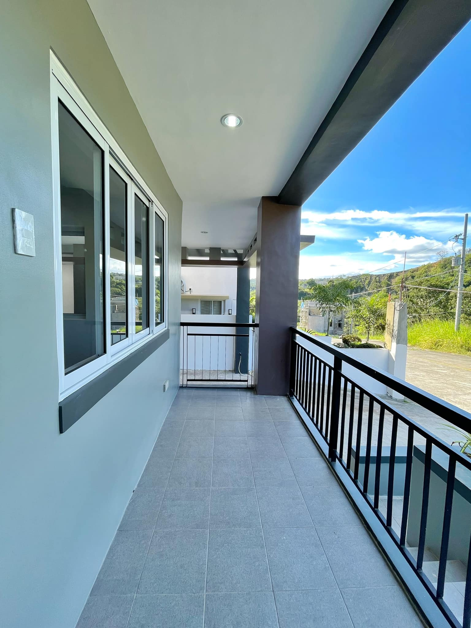 Brand New Modern House and Lot for Sale in Sun Valley Estates photo 2