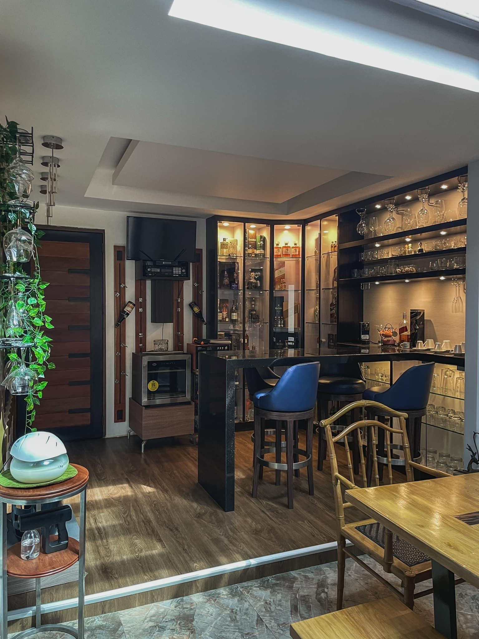 Marvelous 5 Bedroom Home for Sale in Golden Meadows Village photo 4