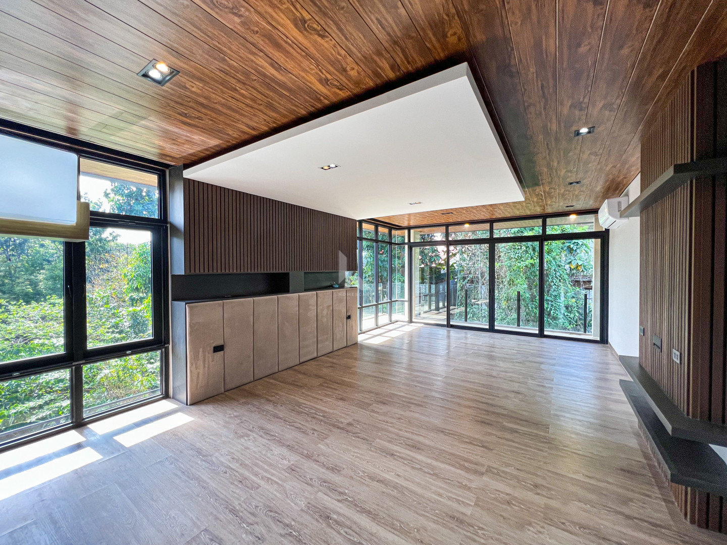 Classy Modern Contemporary House and Lot For Sale photo 4