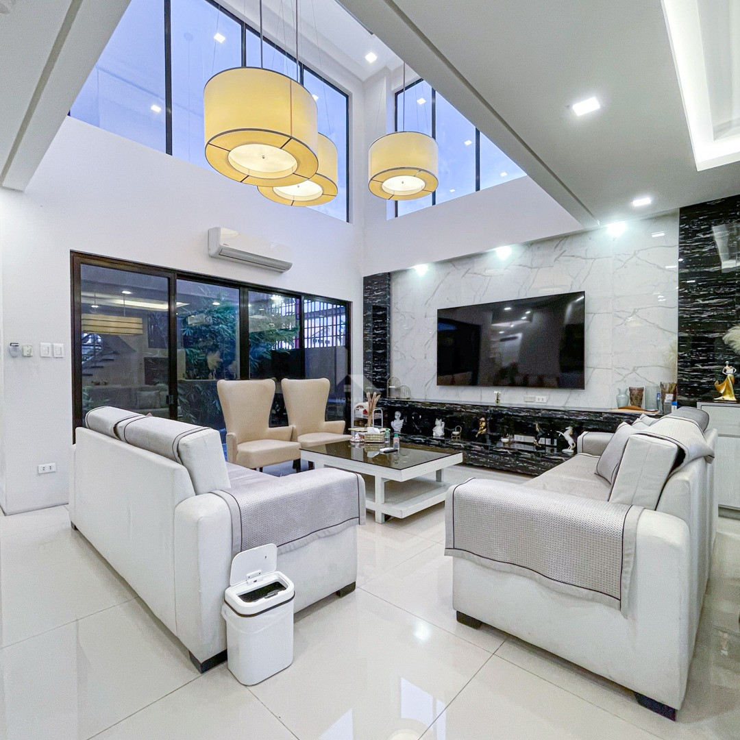 Fully Furnished Elegant House and Lot For Sale photo 2