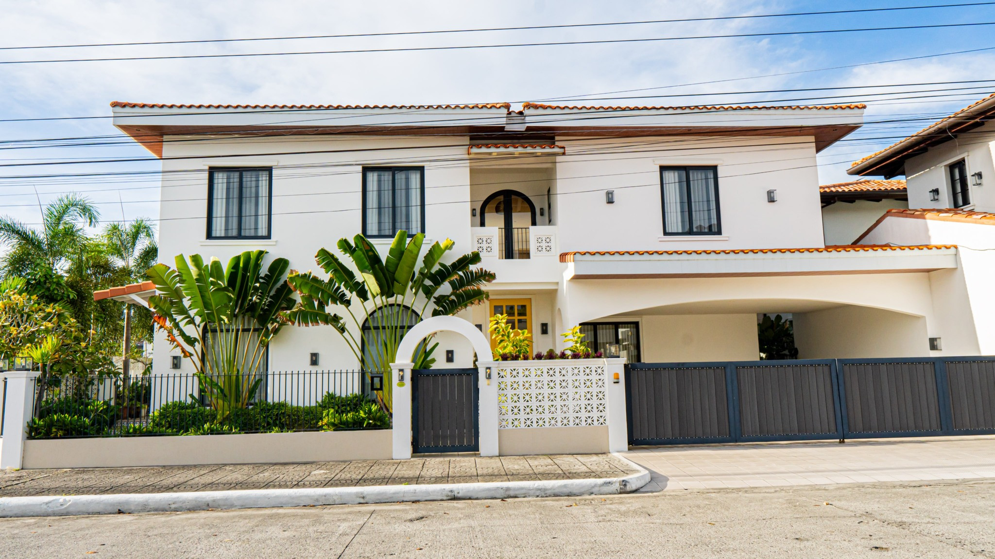 This Elegant 5-Bedroom House is for Sale in Hacienda Royale photo 2