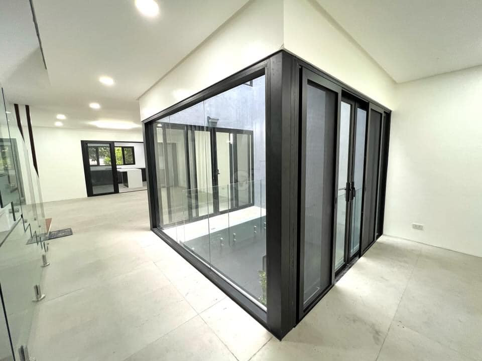 Modern 5BR Townhouse in UP Village, Quezon City photo 3