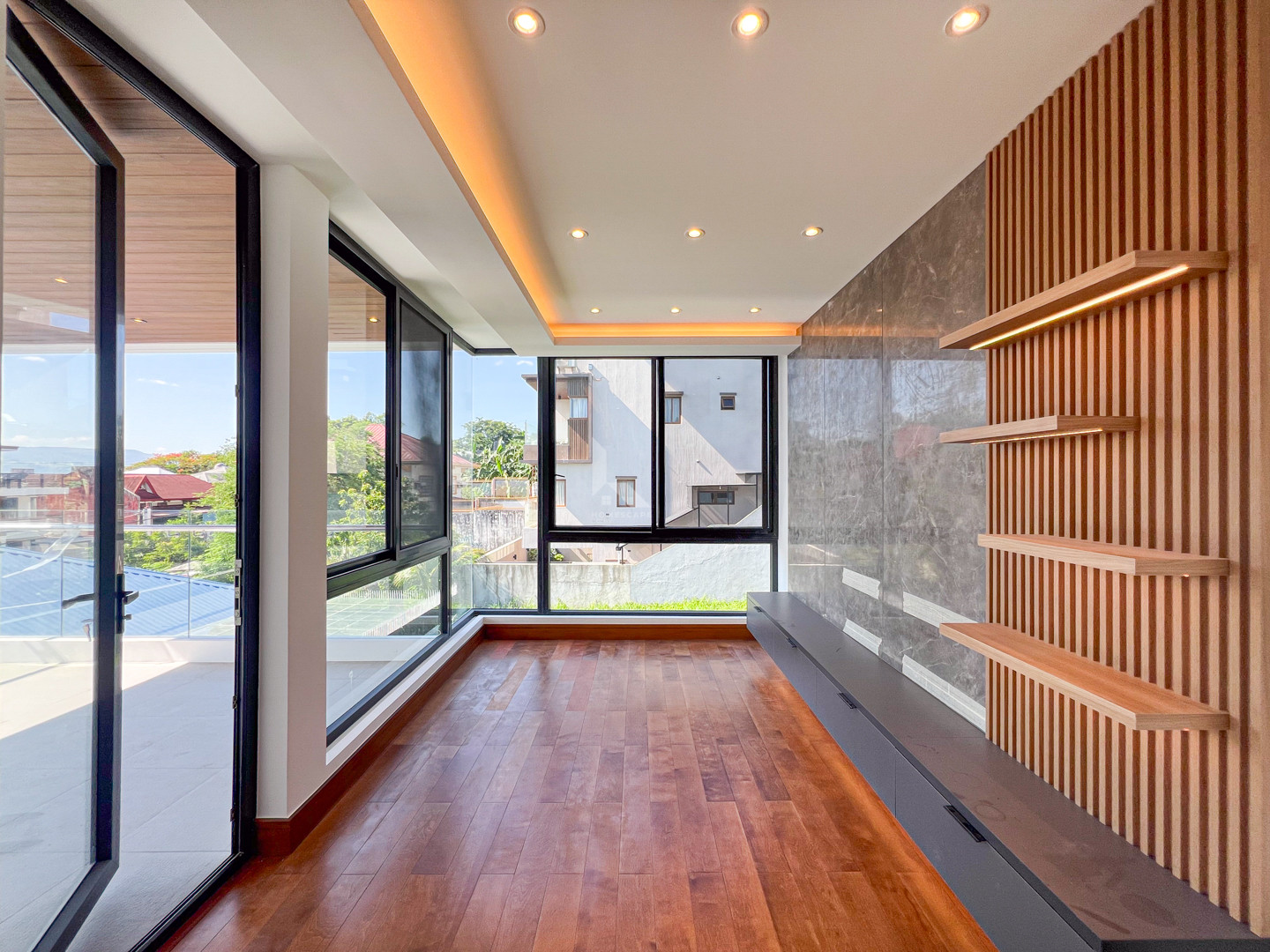 Notable Modern Contemporary Home with Panoramic View in Filinvest 2 photo 3