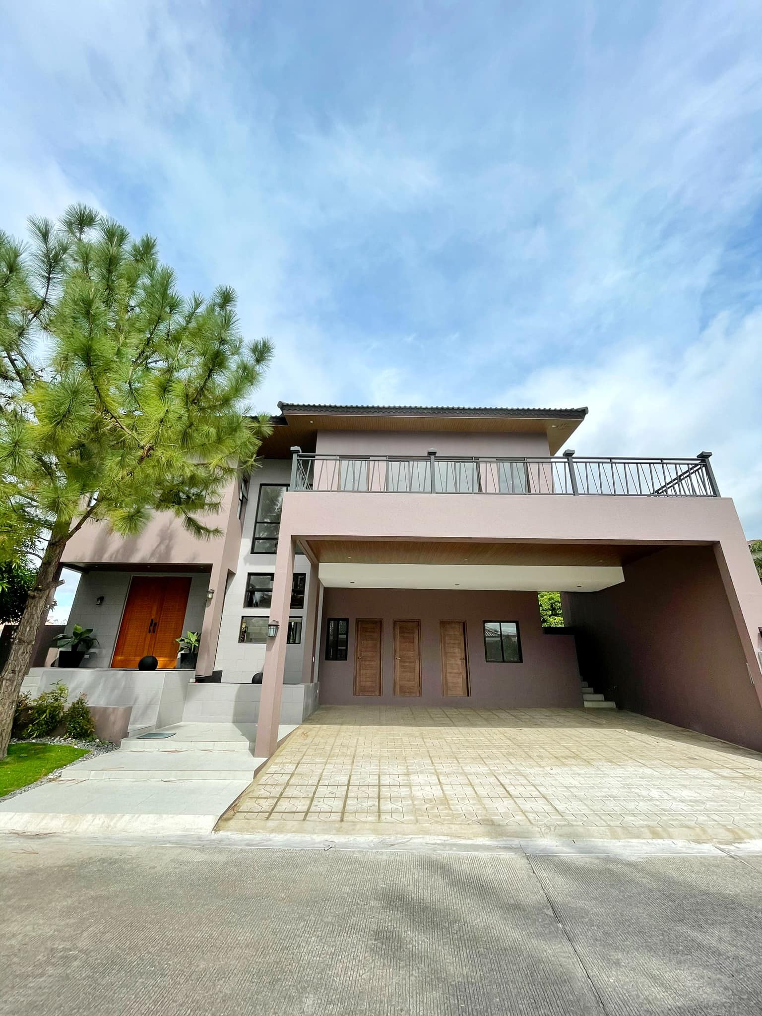 Brand New Semi-Furnished House and Lot w/ Pool in Portofino Heights photo 1
