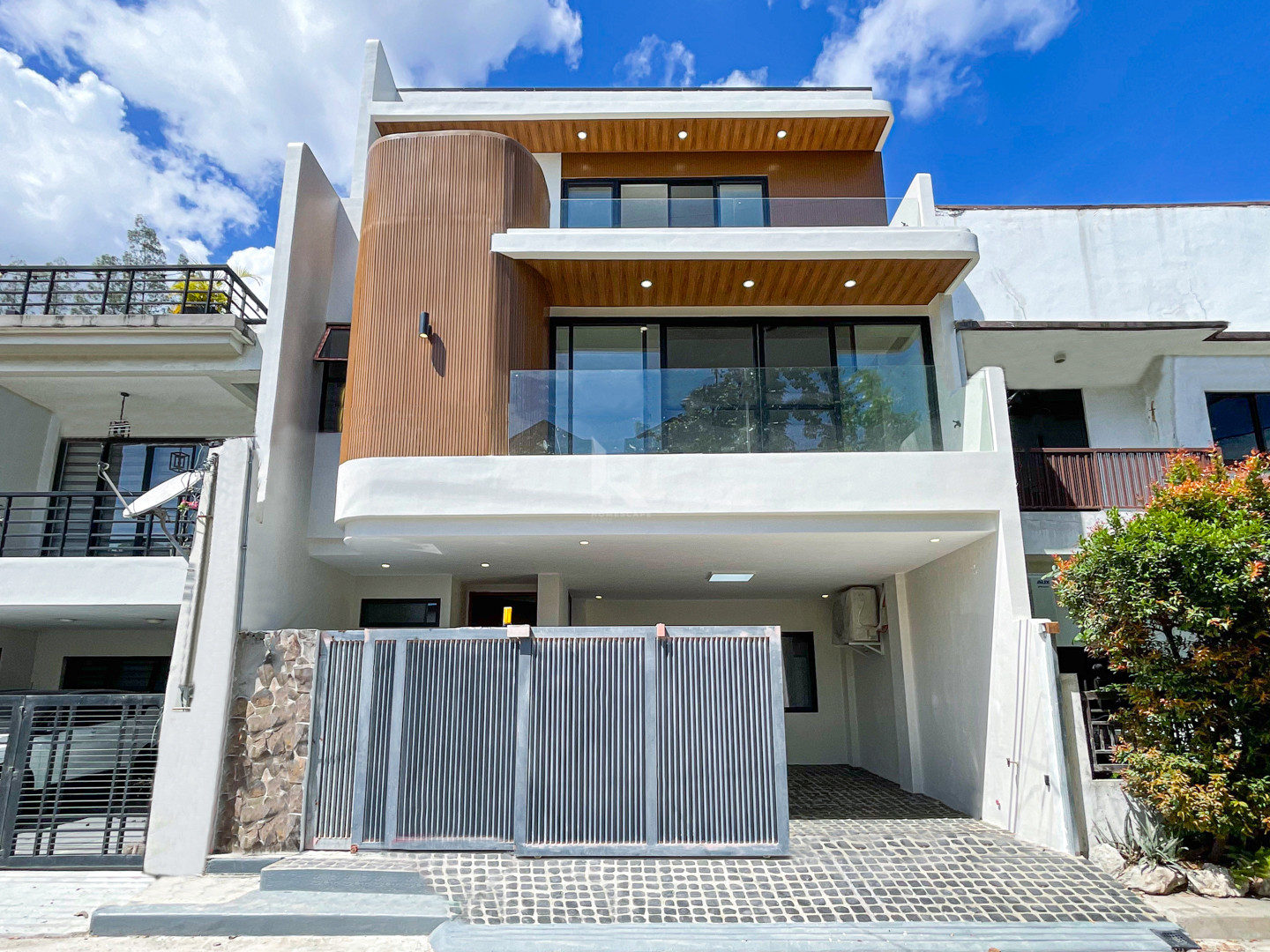 Elegant Modern Contemporary House and Lot For Sale photo 1