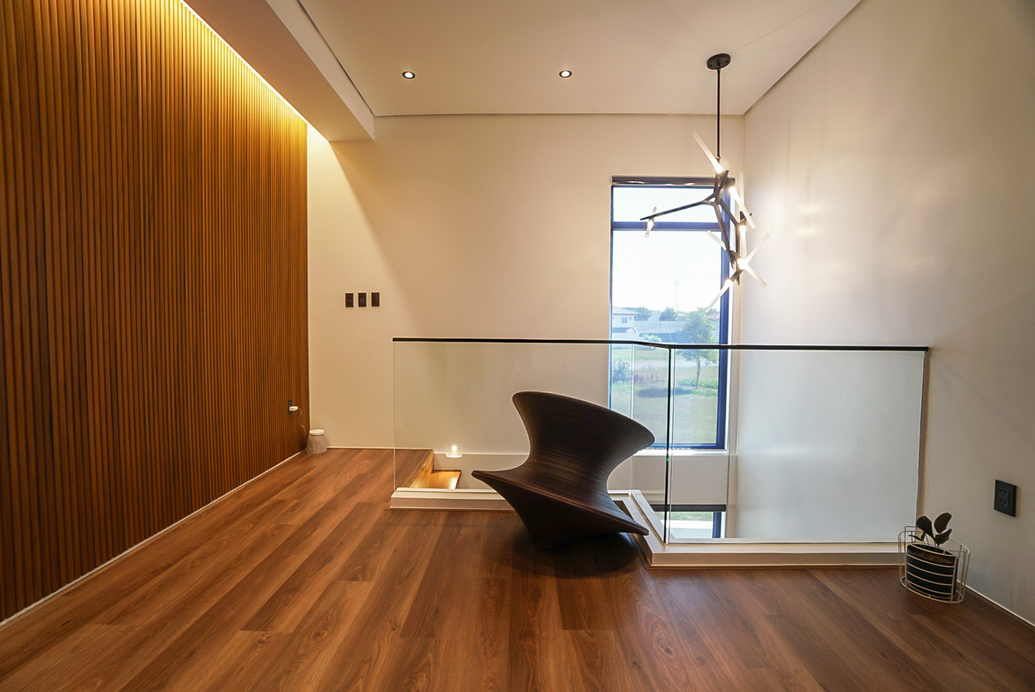 Polished and stylish. This newly listed property in Laguna photo 4