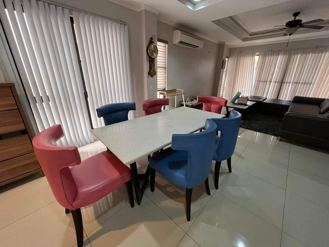 Contemporary House with Pool for Sale in a secured subd. photo 5