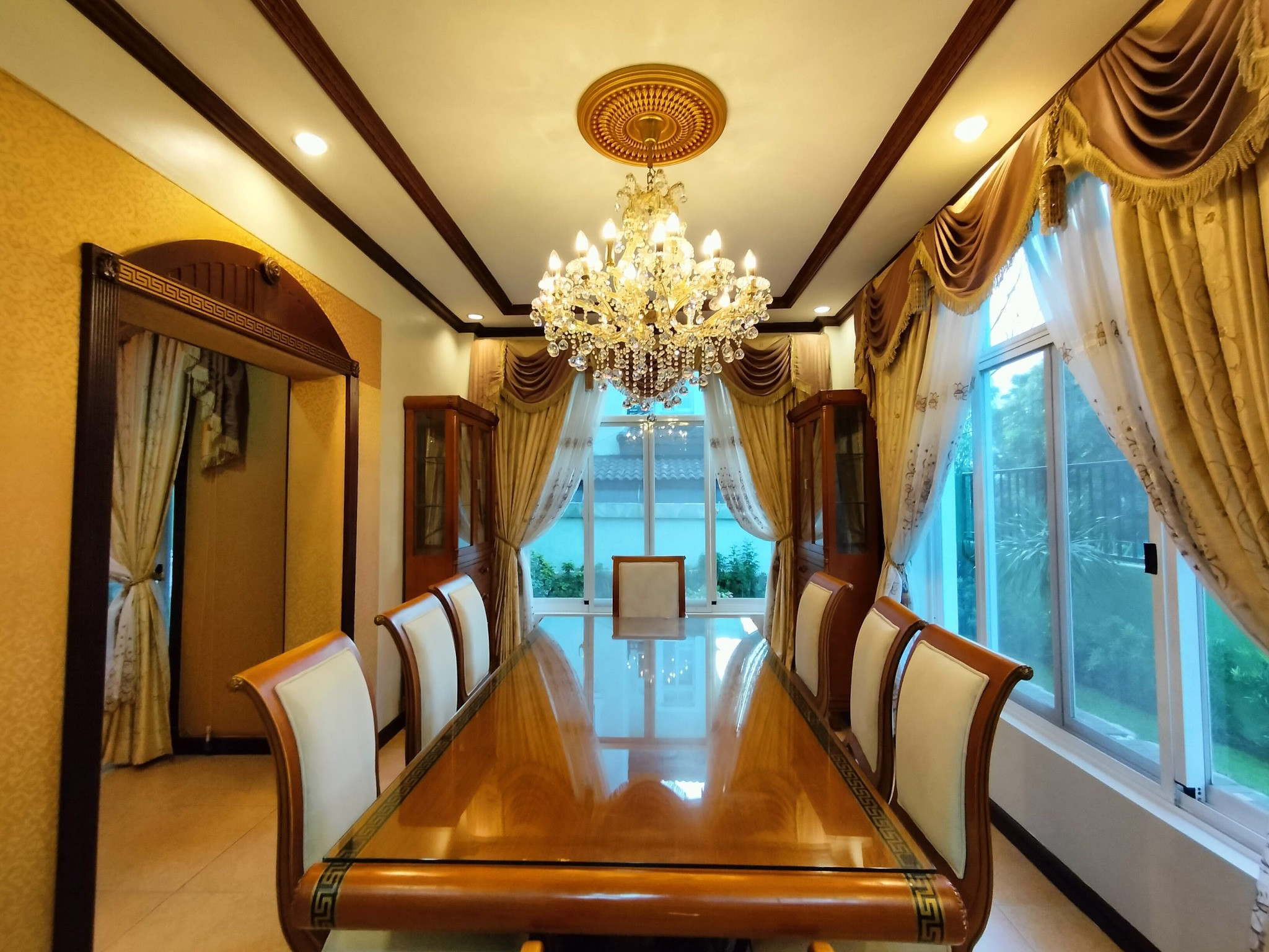 Fully Furnished Romantic Italian House in Portofino Subd. photo 2