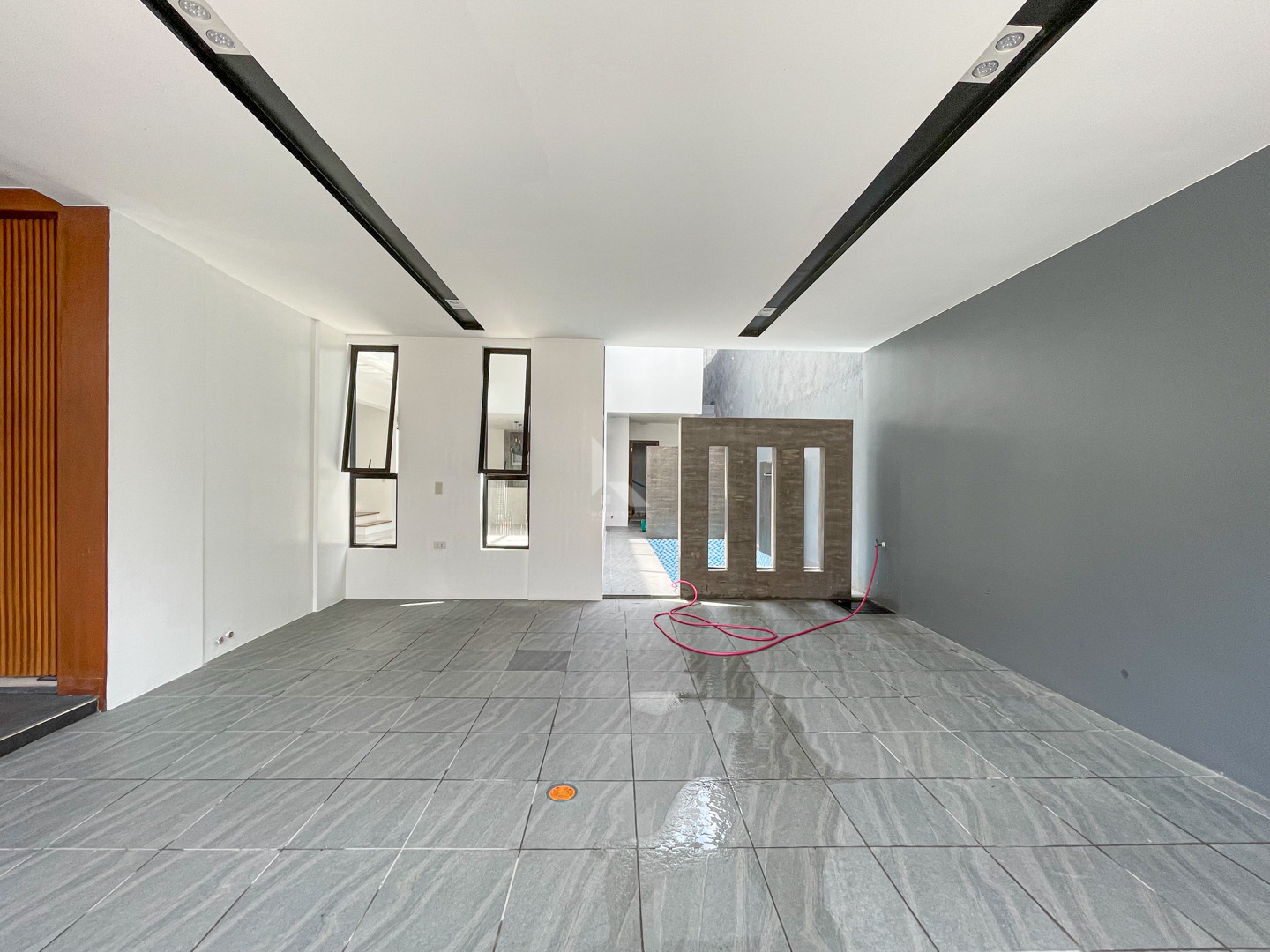 Luxurious Brand New Modern House For Sale photo 2