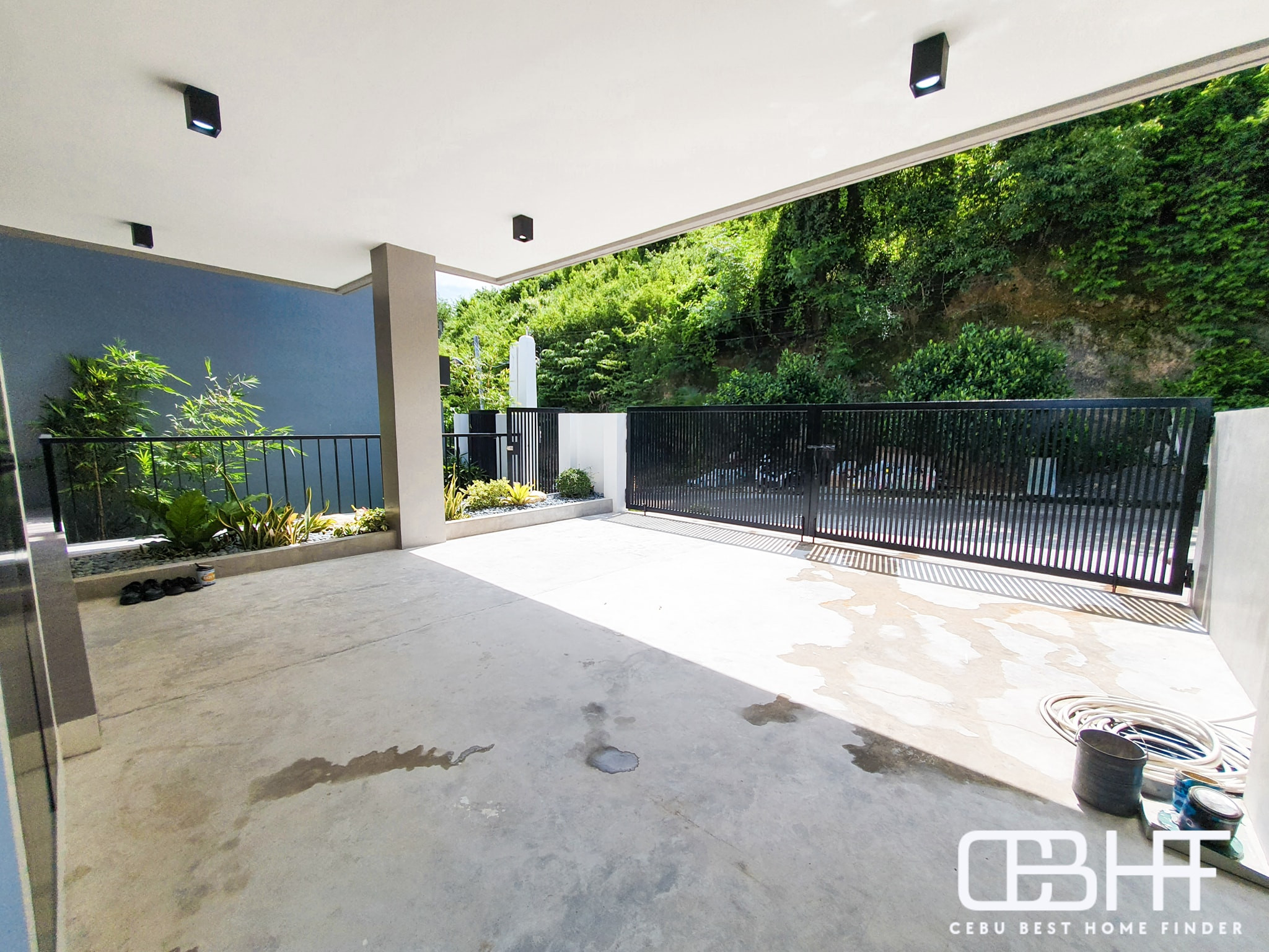 Overlooking & Semi Furnished Modern Tropical House for Sale photo 3