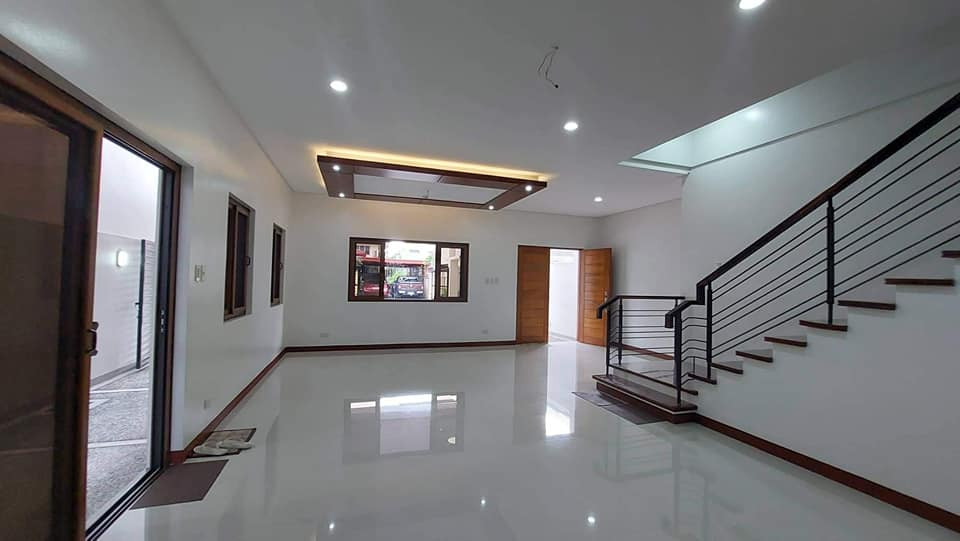 Elegant House and Lot for Sale photo 1