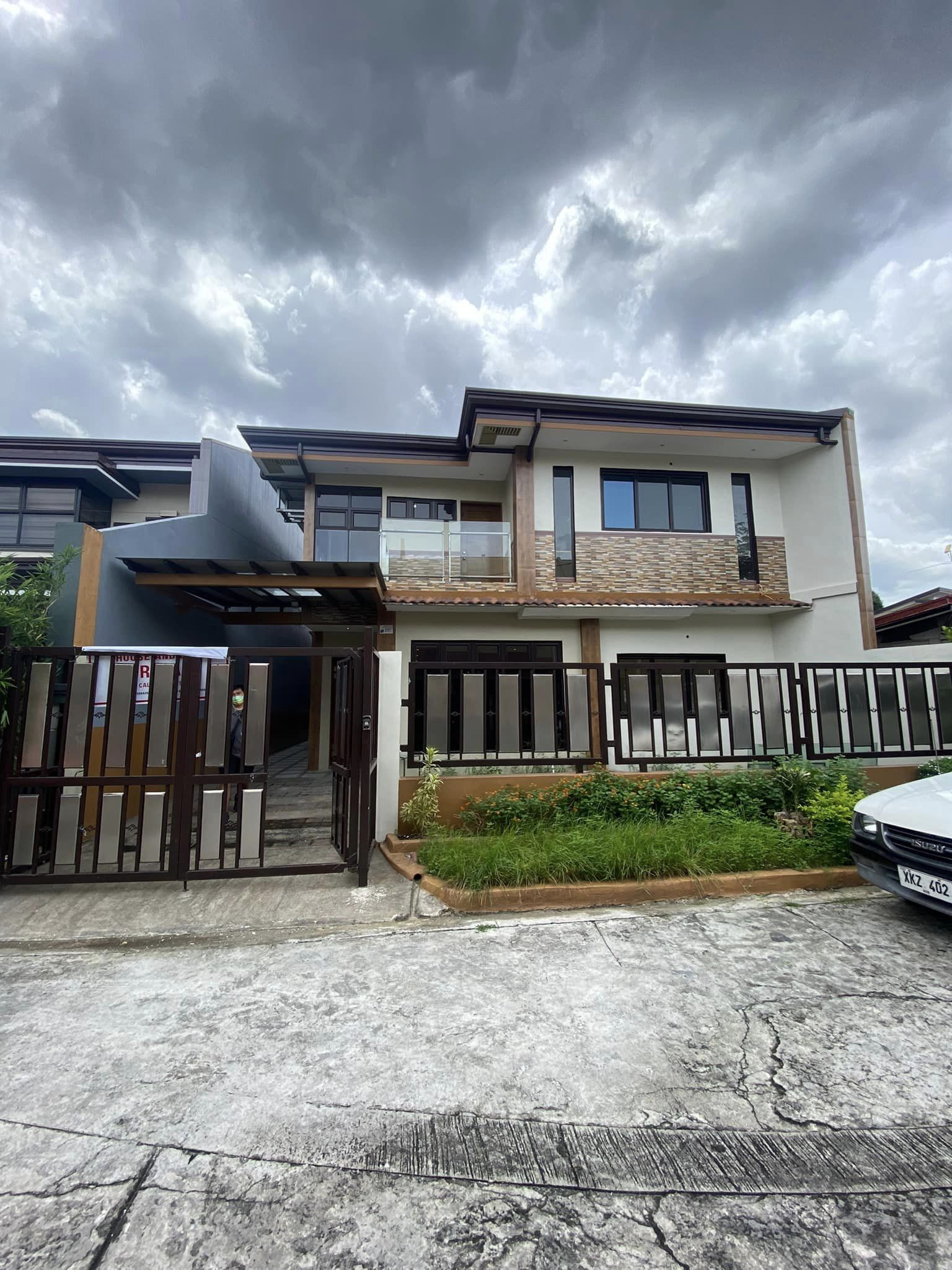FOR SALE: House and Lot In Angela Village Las Pinas photo 1