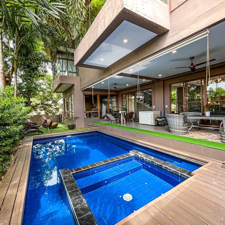Prime Modern Tropical 3-Storey House For Sale photo 1