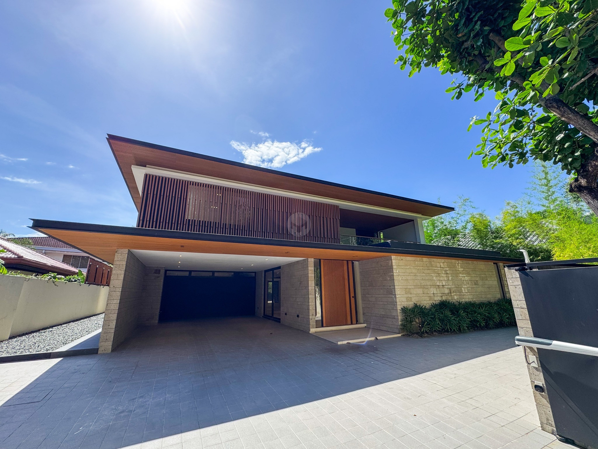 Ultramodern 5-Bedroom House for Sale photo 2