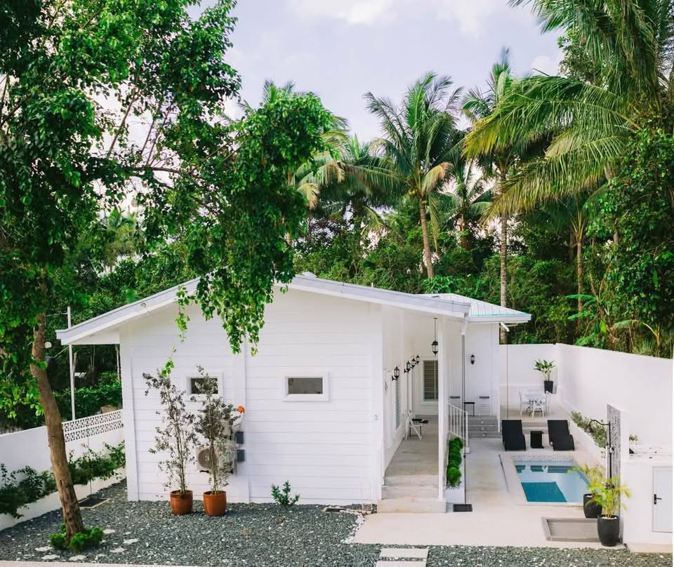 This American Motif-Inspired House for Sale in Amadeo photo 1
