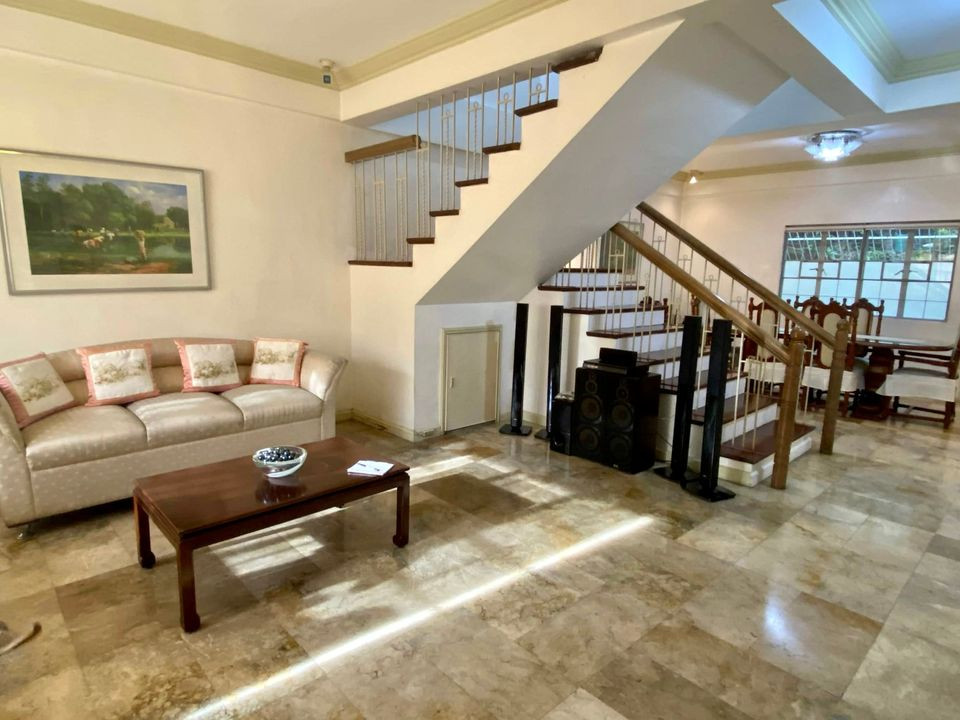 PRE-OWNED HOUSE AND LOT FOR SALE NORTH SUSANA EXECUTIVE VILLAGE photo 4