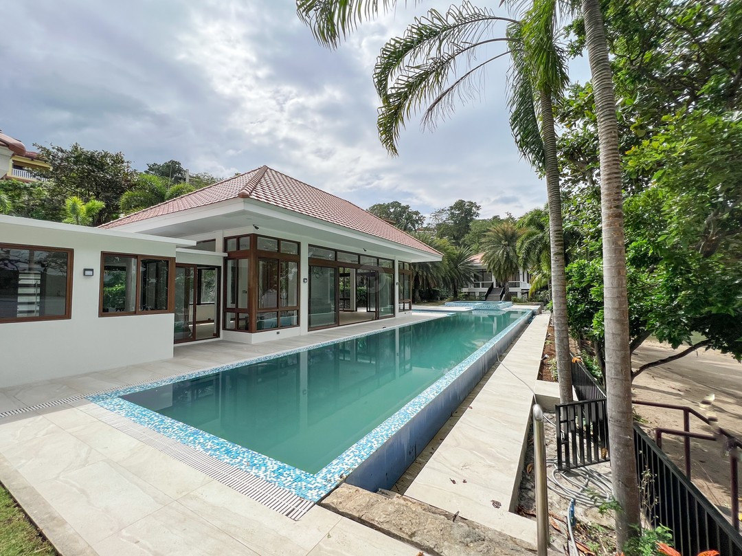 A Beautiful Beach Front Home in Peninsula De Punta Fuego, Batangas photo 2