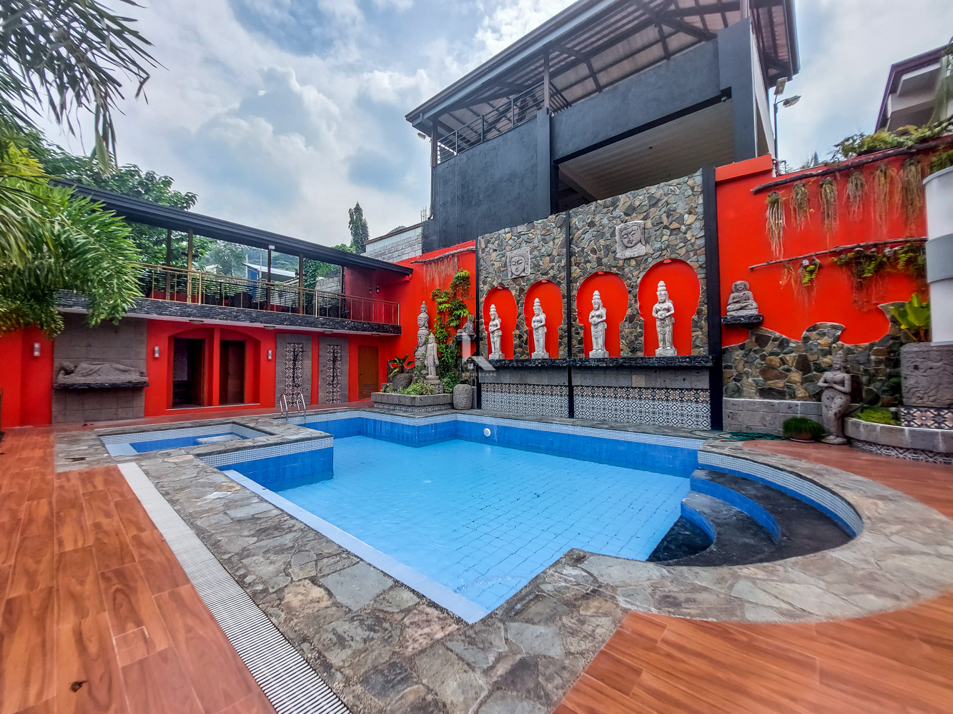 3 Storey House and Lot for Sale in Los Baños Calamba Laguna photo 4