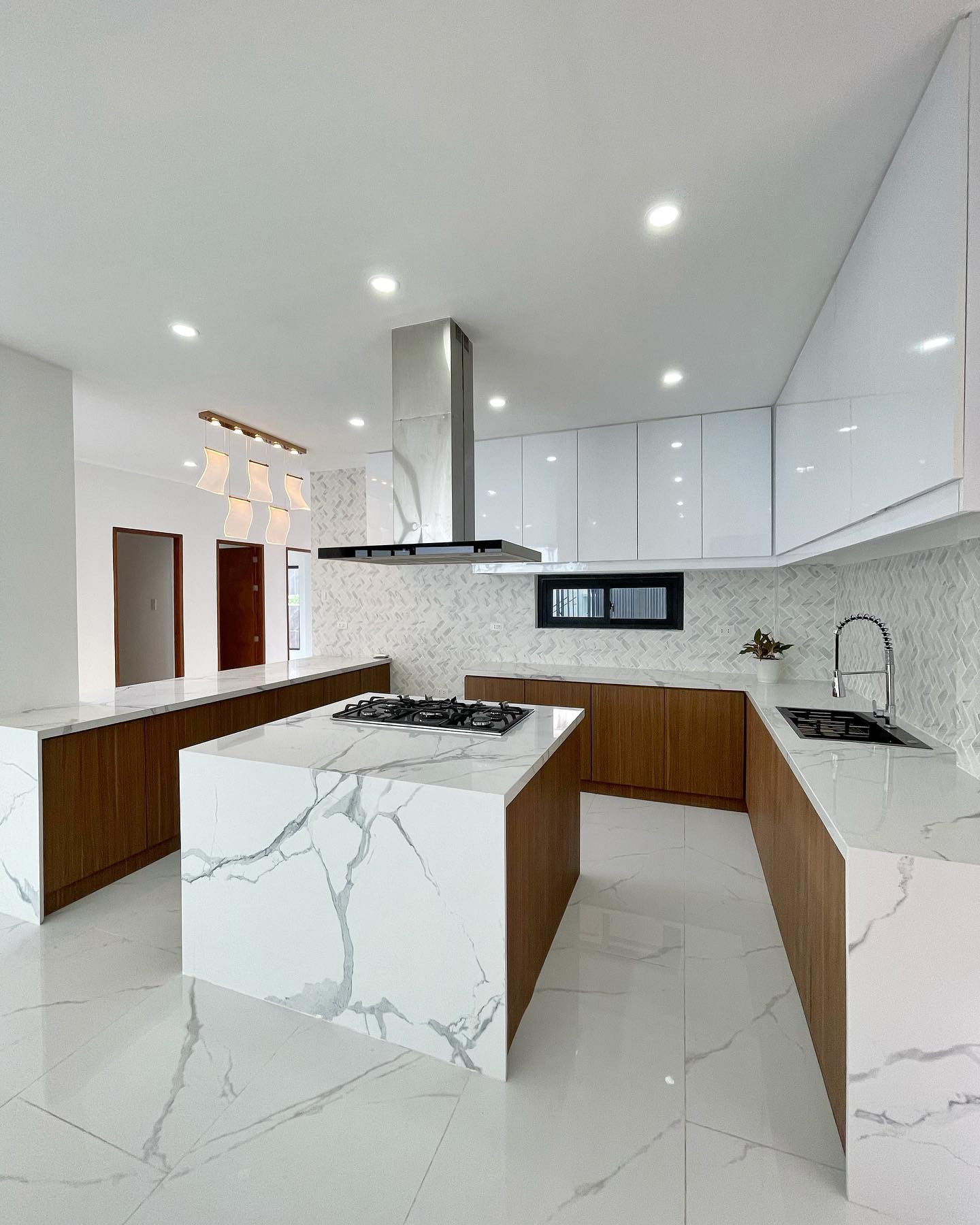 Brand New Modern Tropical House for Sale in Greenwoods Executive Village photo 5