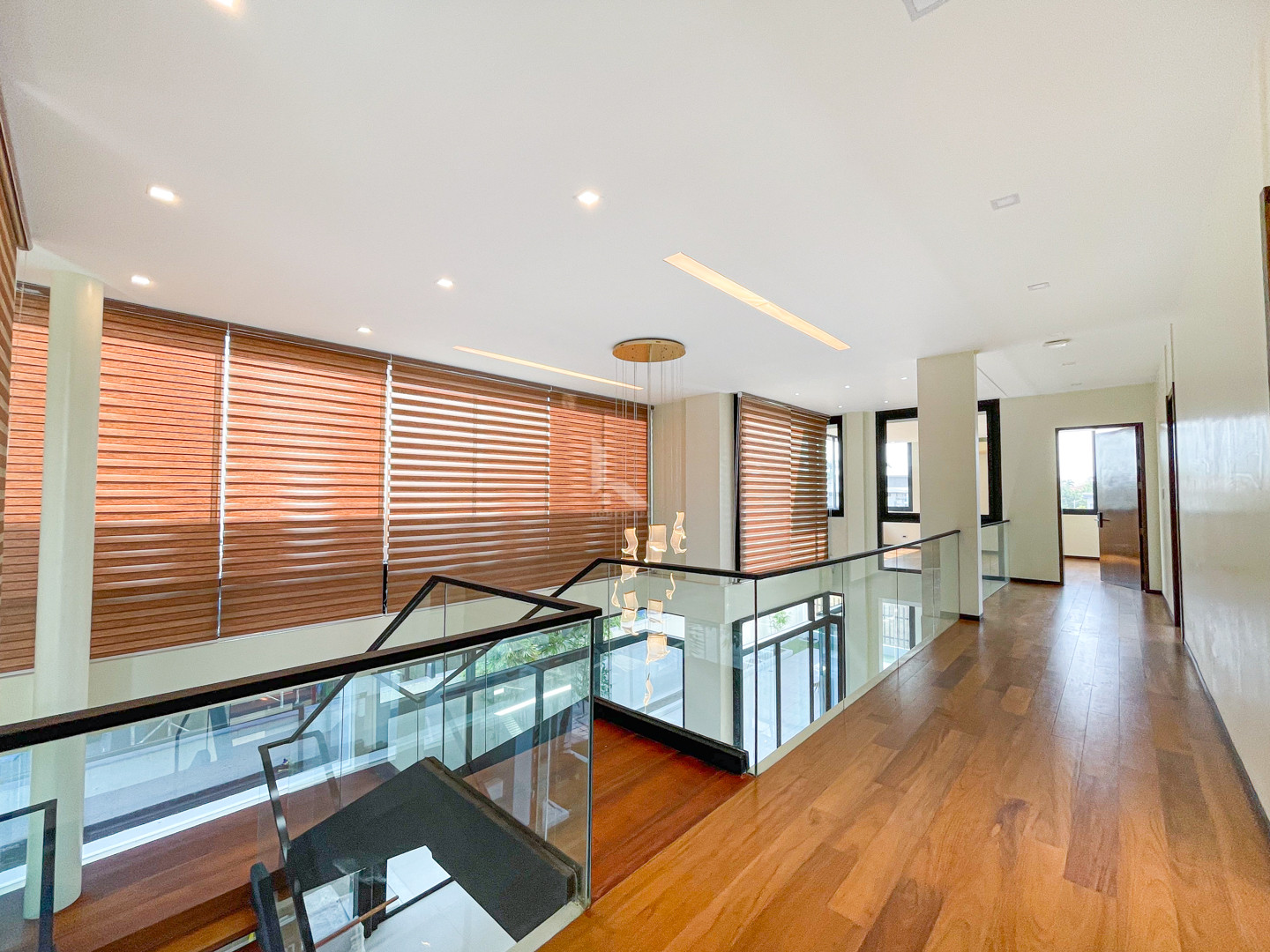 Sophisticated Modern Tropical House in The Enclave Alabang, Muntinlupa photo 5