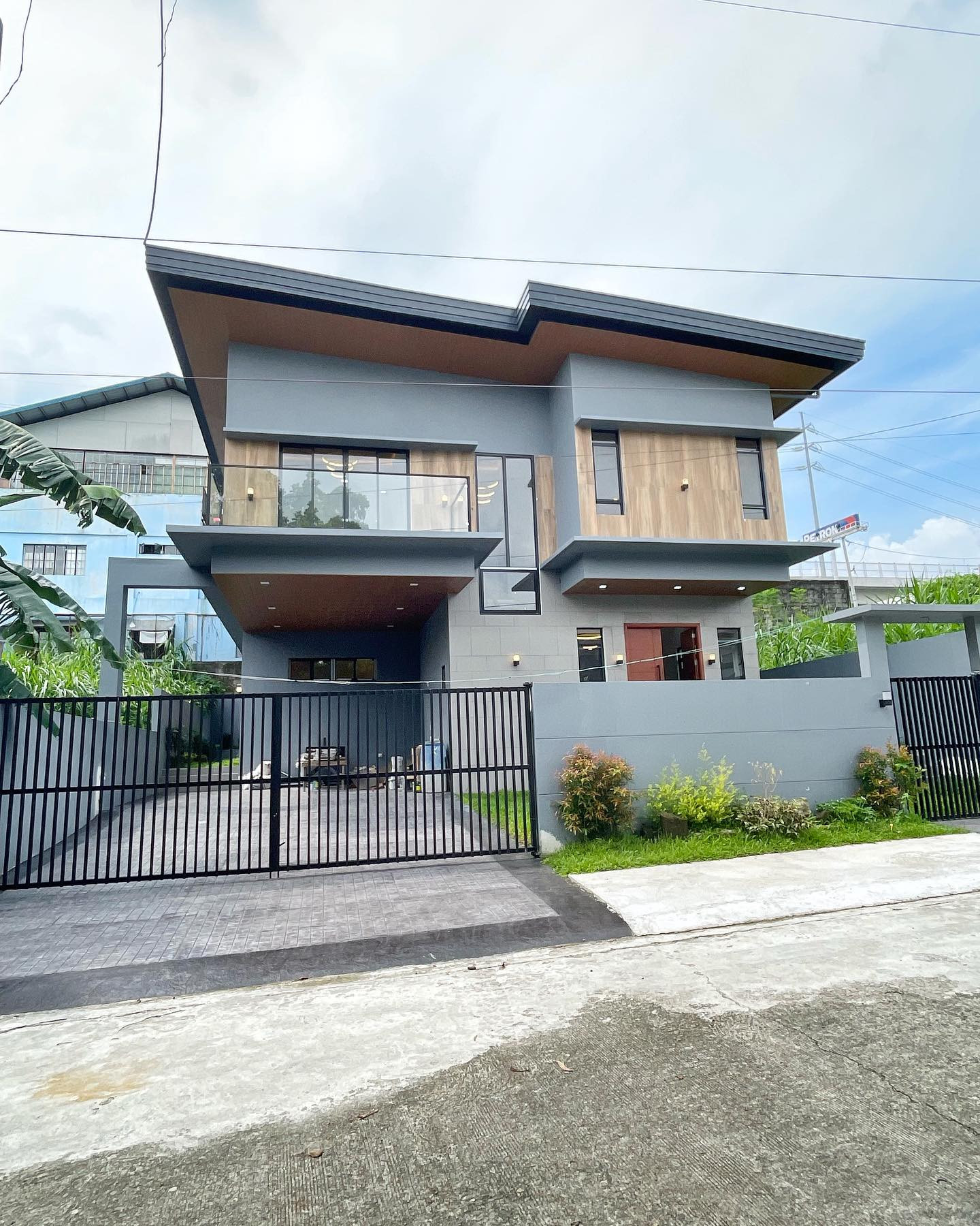 Brand New Modern Contemporary House for Sale photo 1