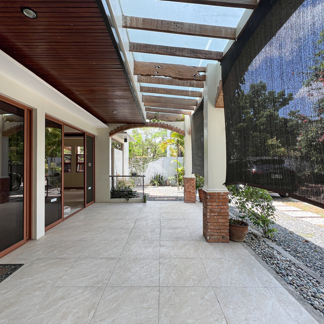 Cozy House with Vast Two-Lots For Sale in Woodridge Heights, Marikina City photo 2