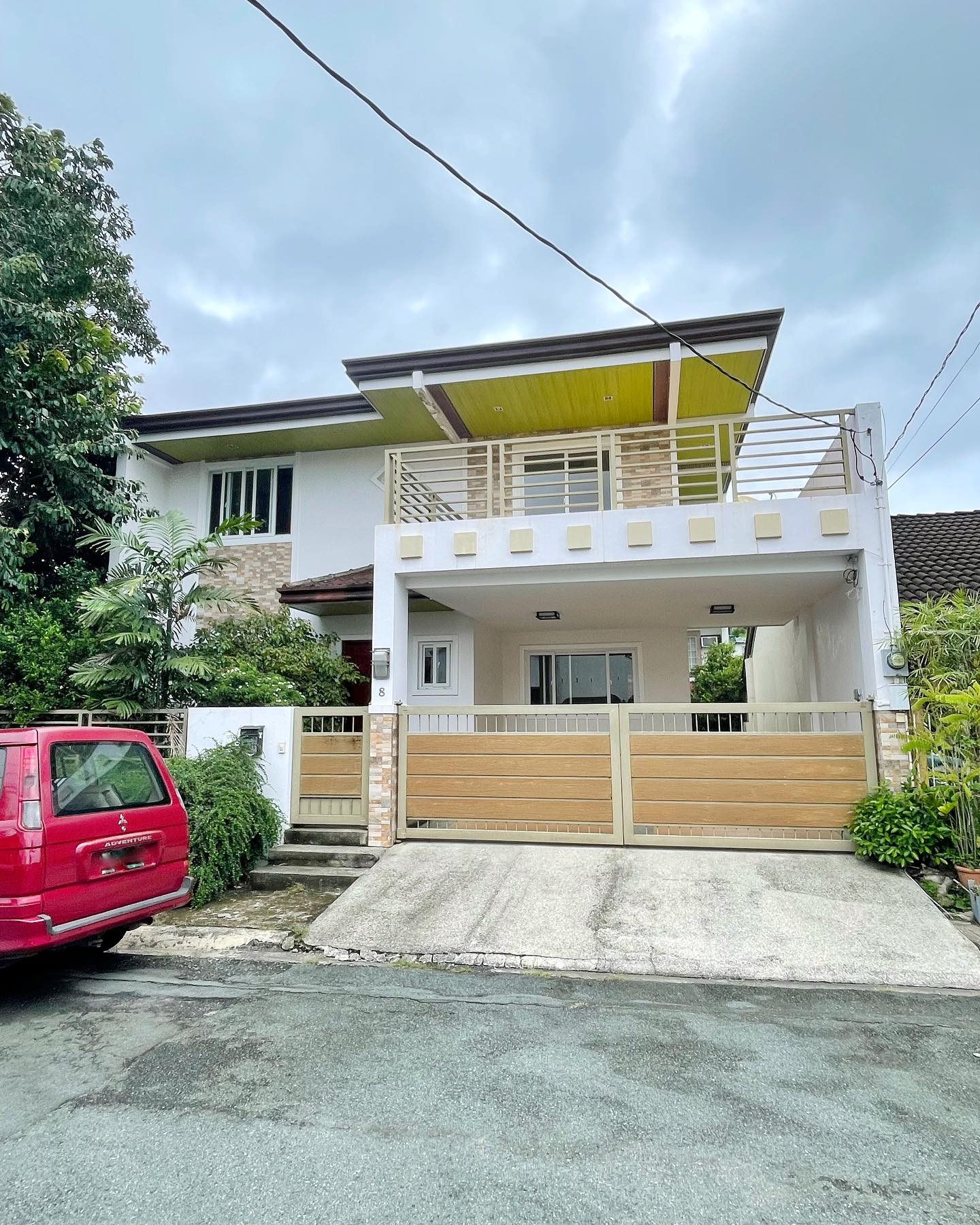 Pre-owned House for Sale in Ayala Alabang Village photo 1