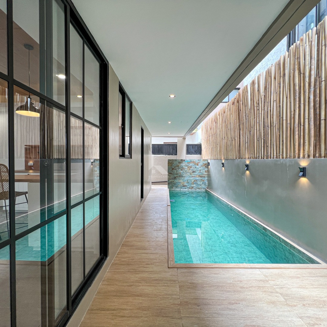 Gorgeous Modern House and Lot with Roof Deck For Sale photo 2