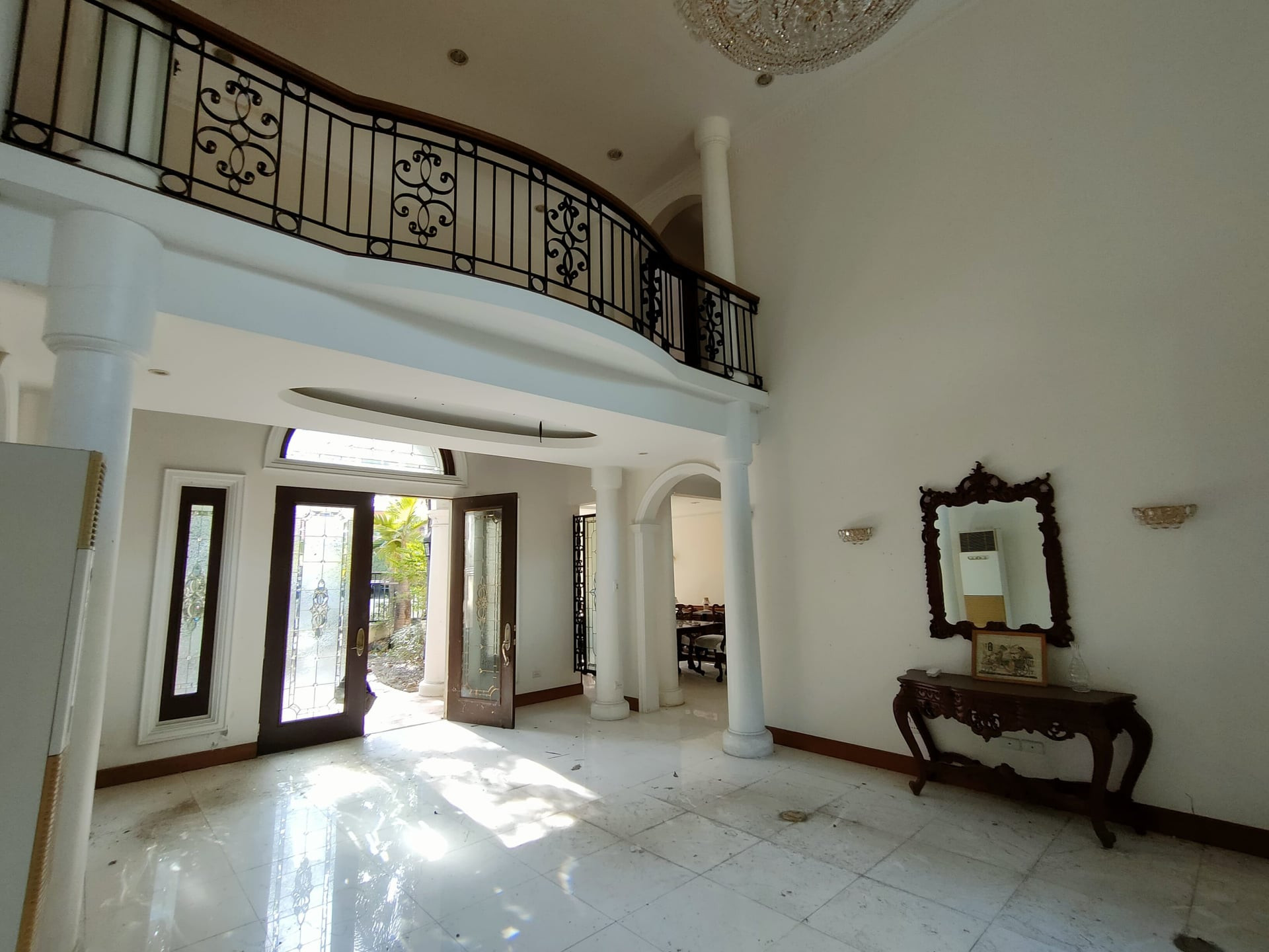 Corner Mansion in Hillsborough, Alabang photo 1