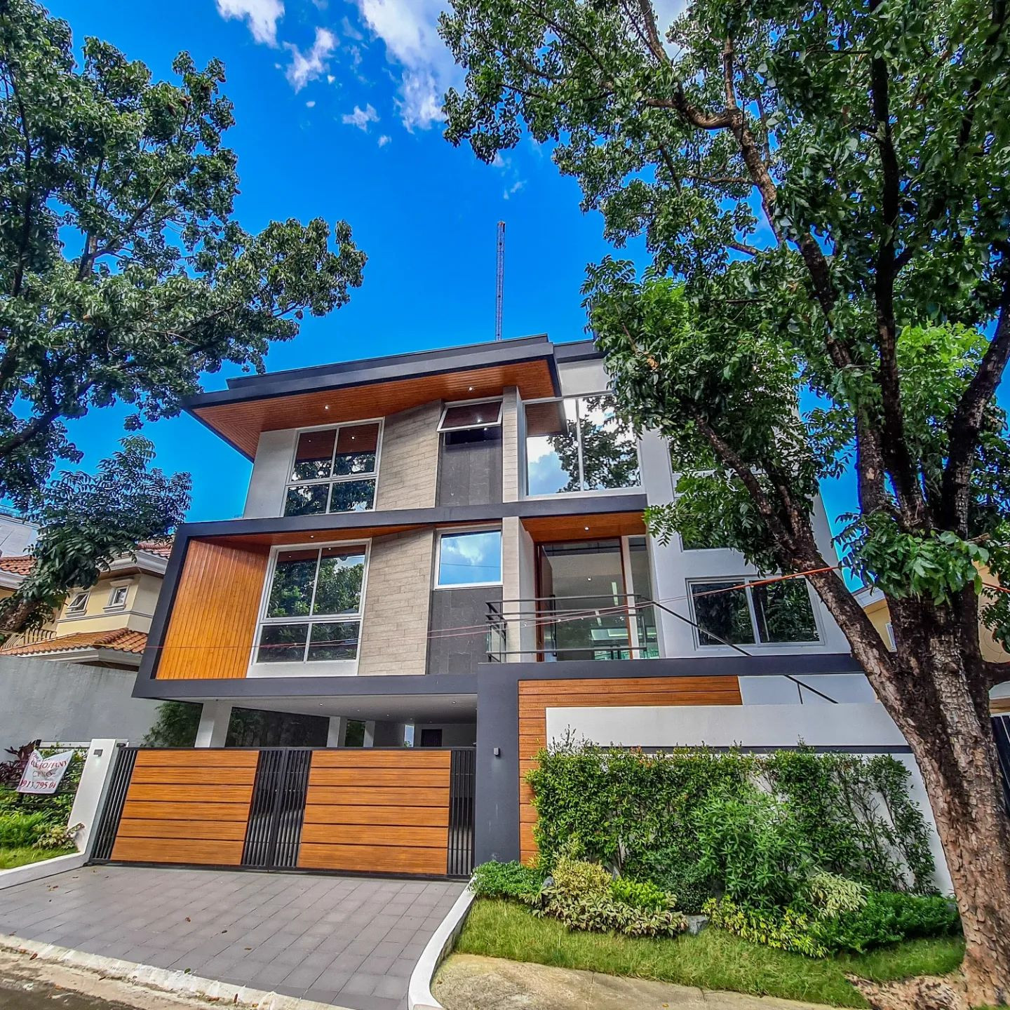 Brand New 3 Storey House and Lot for sale in Don Antonio Royale photo 1