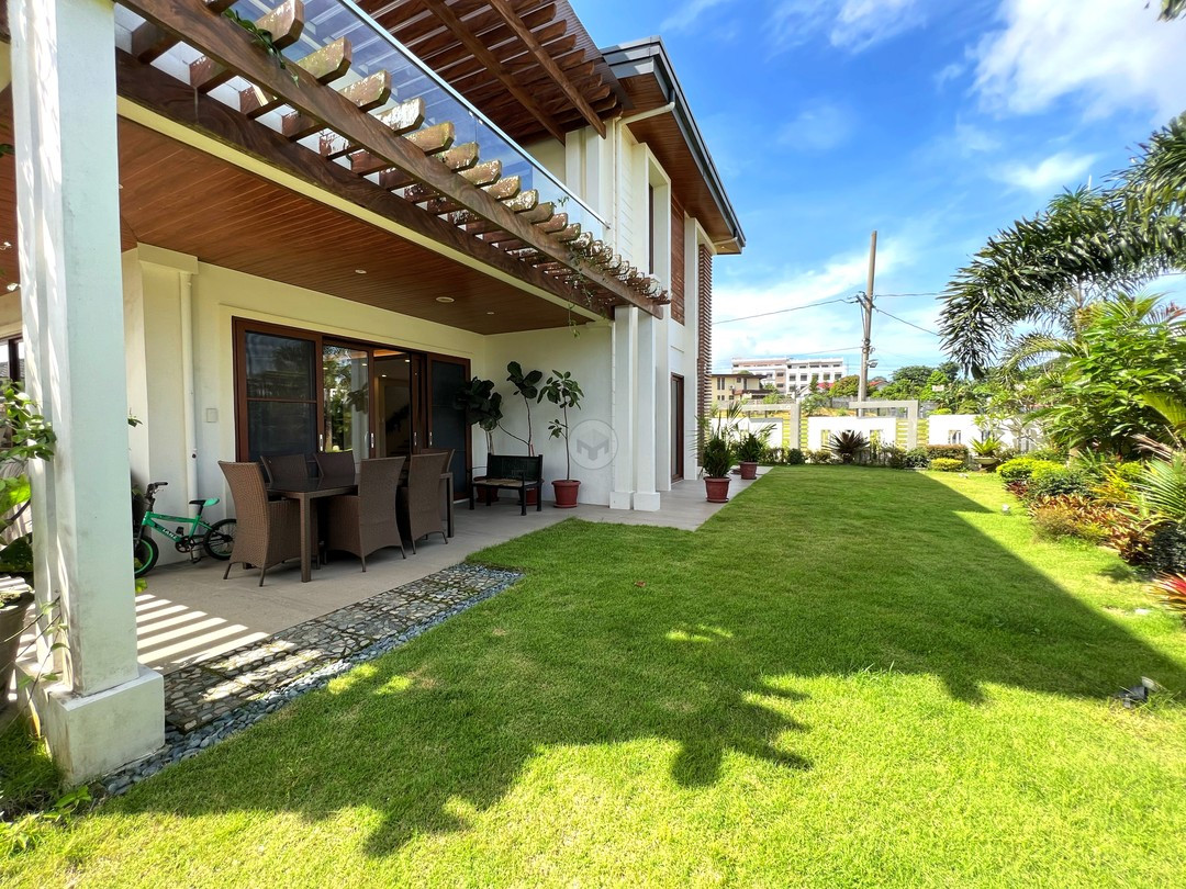 A Pleasant and Warm House and Lot for Sale photo 2