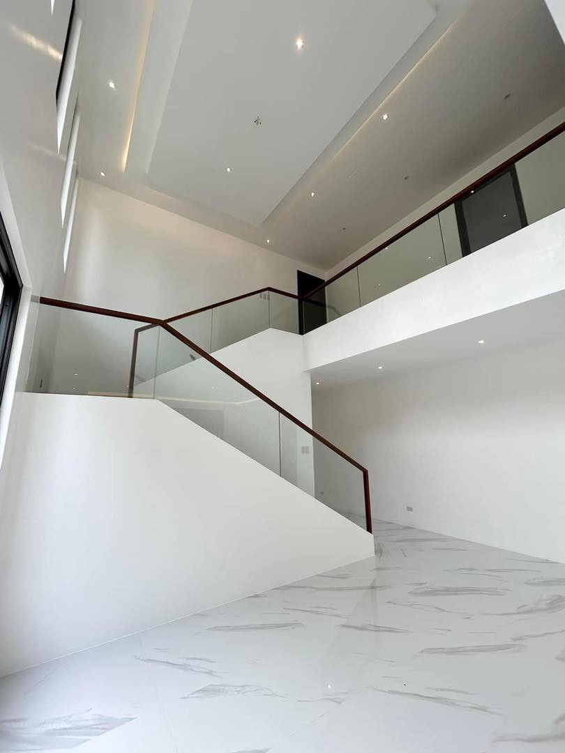 A Brand New Modern Masterpiece for Sale in BF Homes, Parañaque photo 2