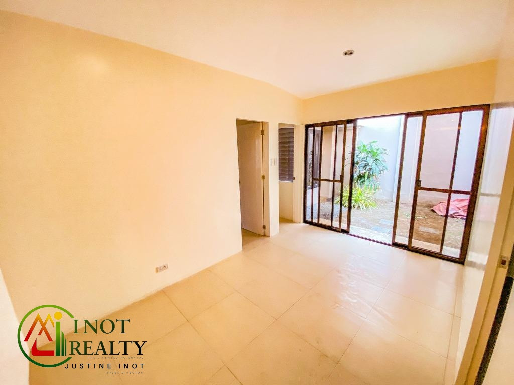 Brand New Luxury Home in Bf Almanza Las Pinas Near Sm Southmall photo 5