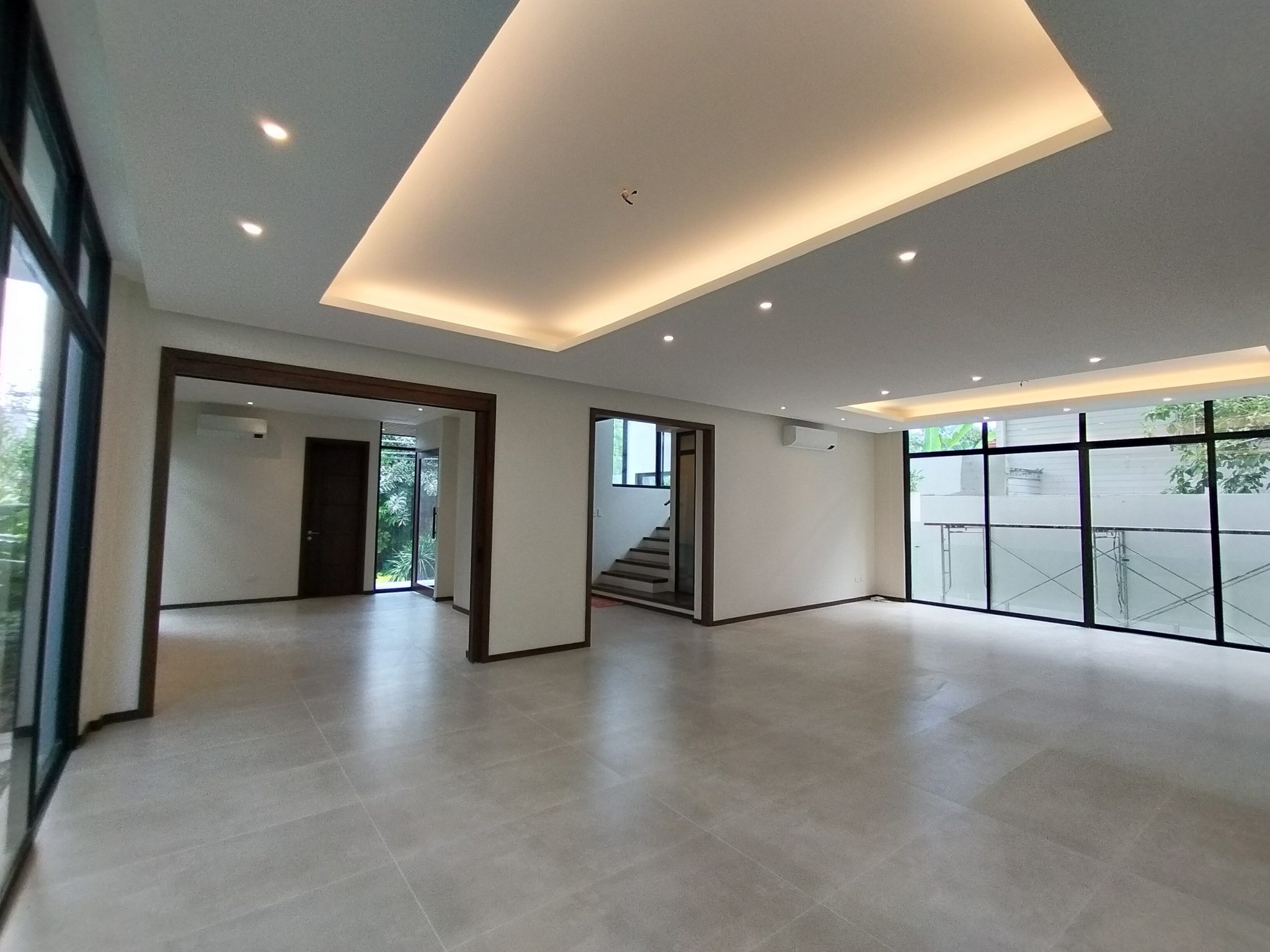 Luxurious Brand New Modern House in Alabang For Sale photo 4