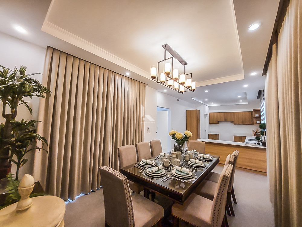 Experience English countryside with this 2-Storey House and Lot for Sale photo 3