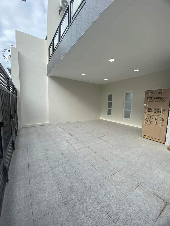 BRAND NEW MODERN TWO STOREY HOUSE FOR SALE NEAR CLARK PAMPANGA photo 2