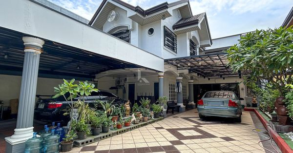 Spacious House and Lot For Sale in Town and Country Executive Village photo 1