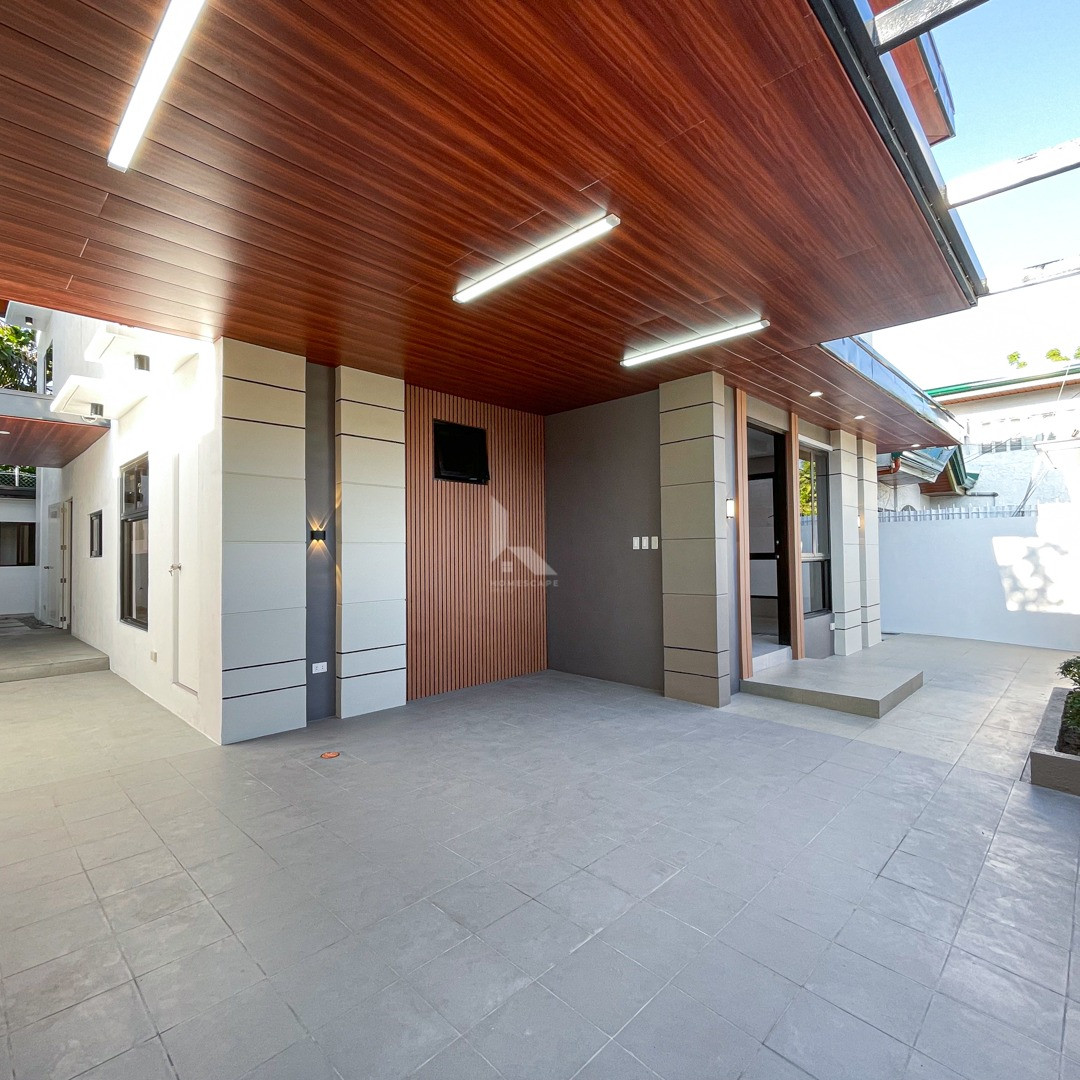 Superb Spacious Modern Home with a Cozy Pool For Sale in BF Homes photo 2