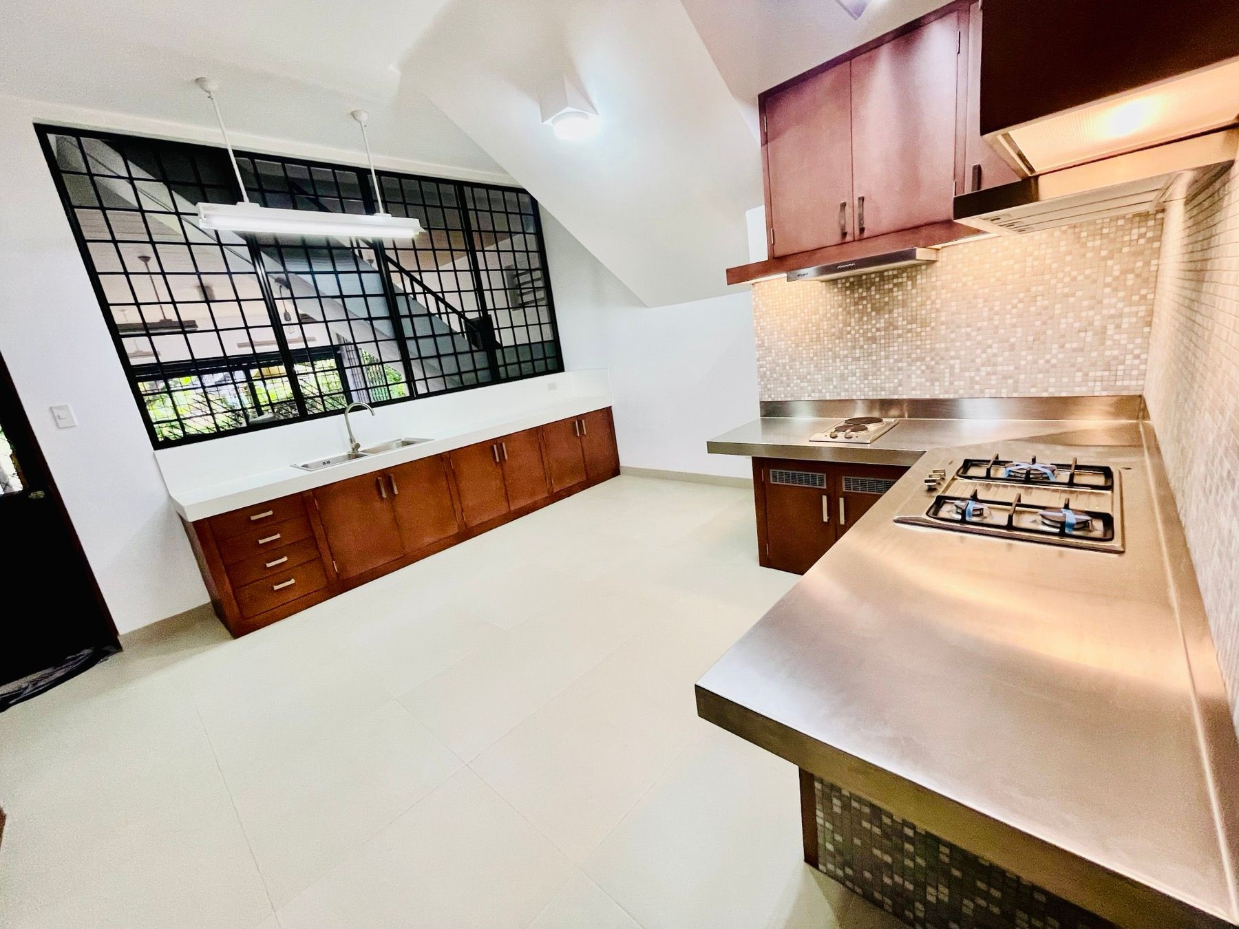 Amazing Charming 2Storey House & Lot for Sale in Filinvest Batasan Hills, Quezon photo 4