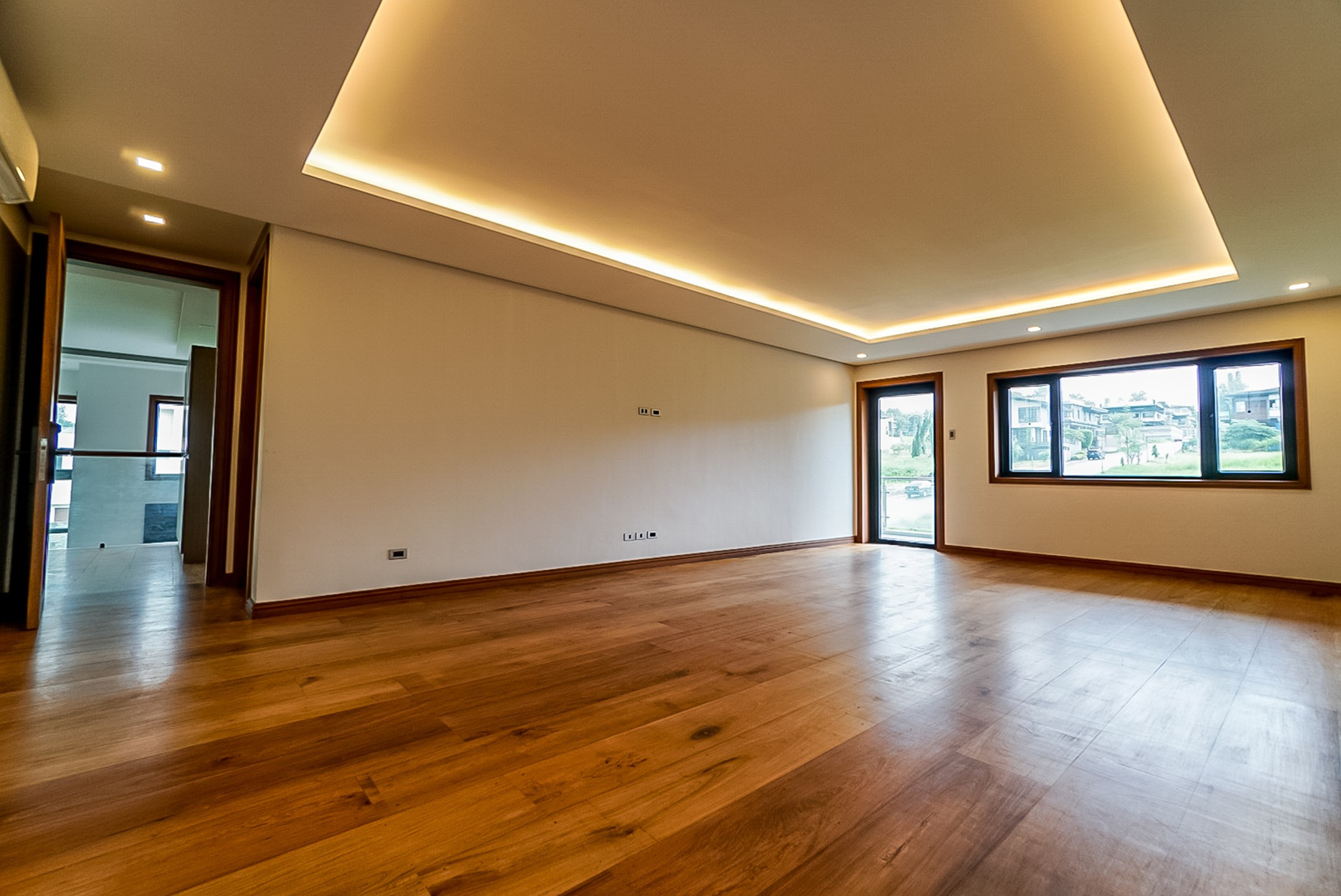 Brand new contemporary house with an elegant finish located in Tivoli Royale photo 5