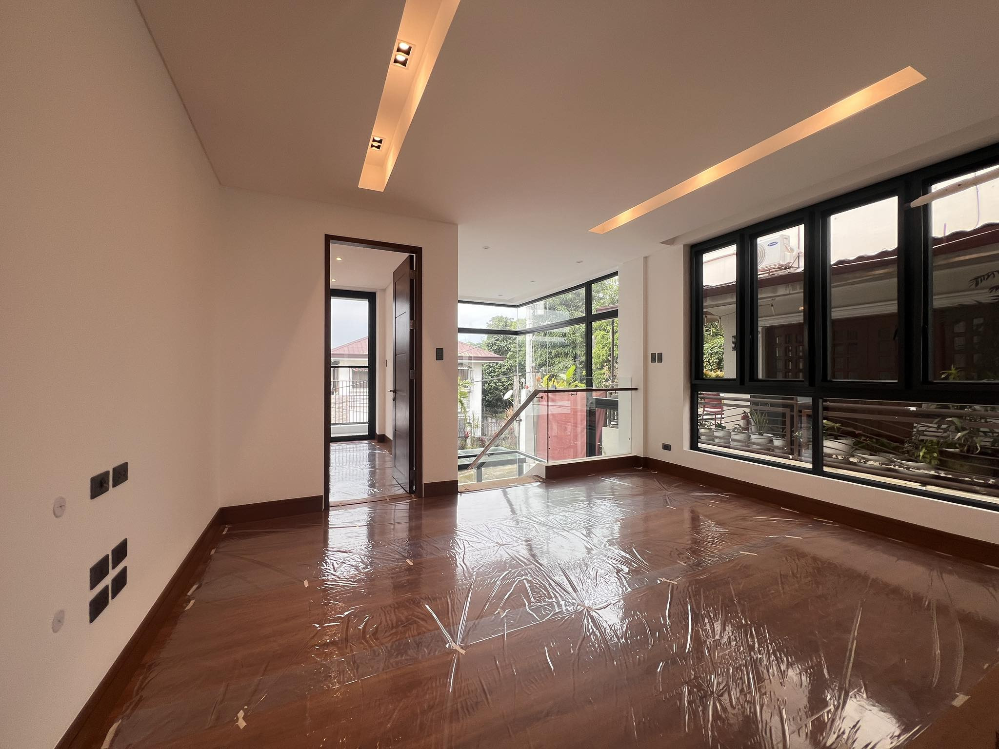 Magnificent 4-Bedroom House and Lot for Sale photo 5