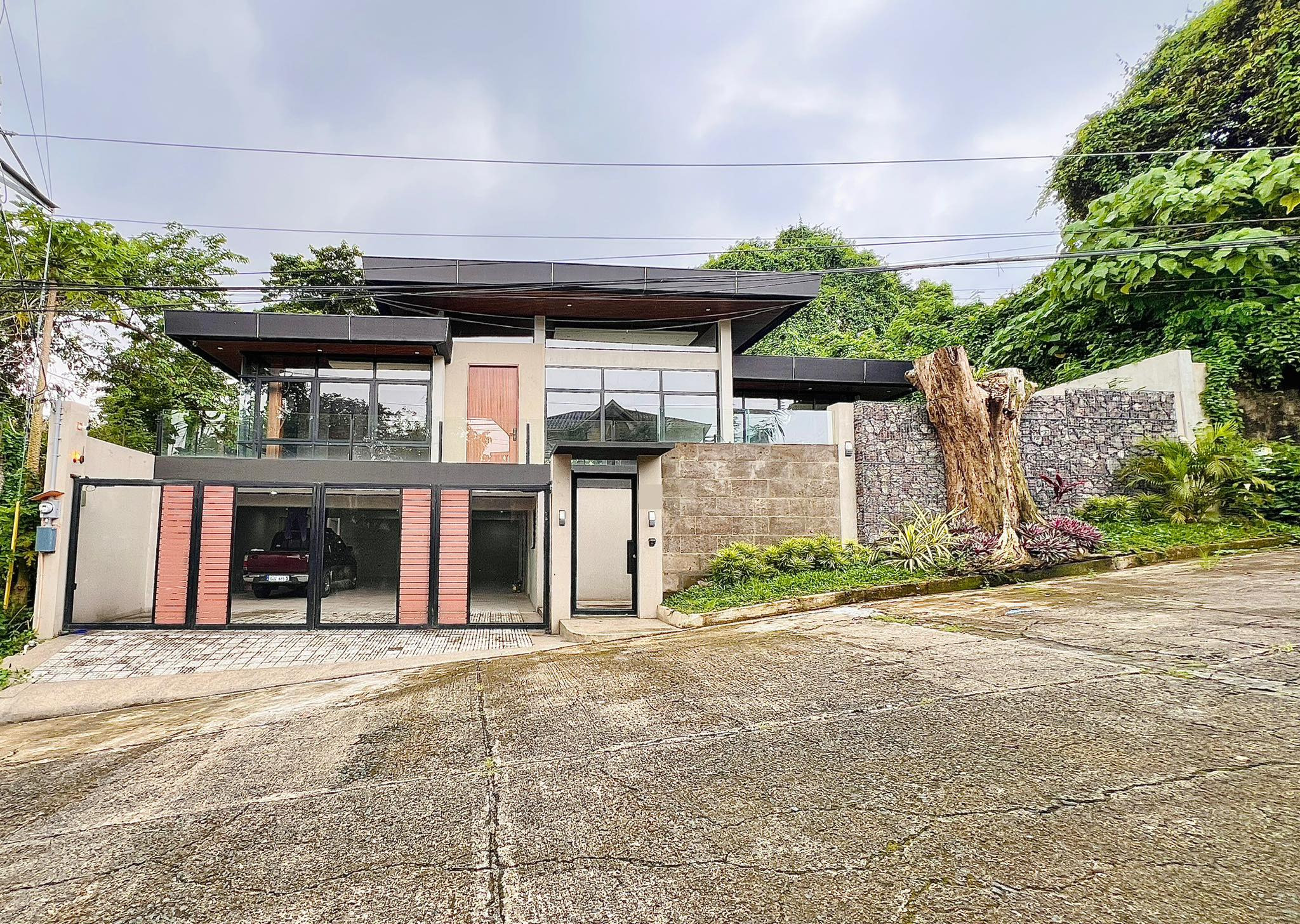 Uncover this Contemporary Brand-New House in BF Homes photo 1