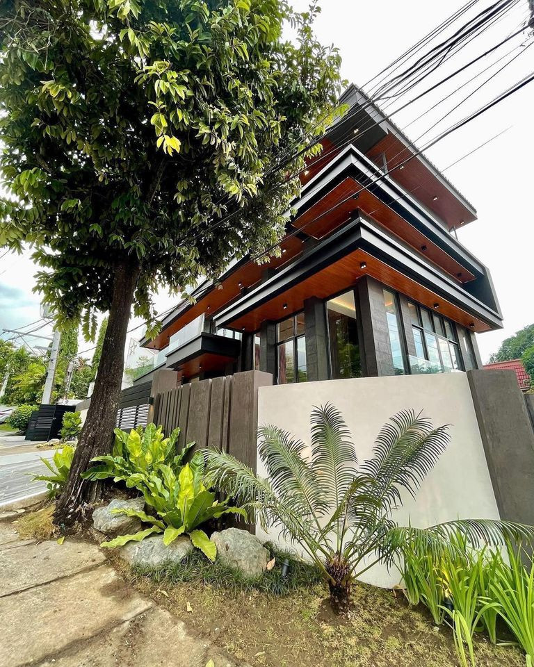 House and Lot for Sale in Ayala Alabang photo 1