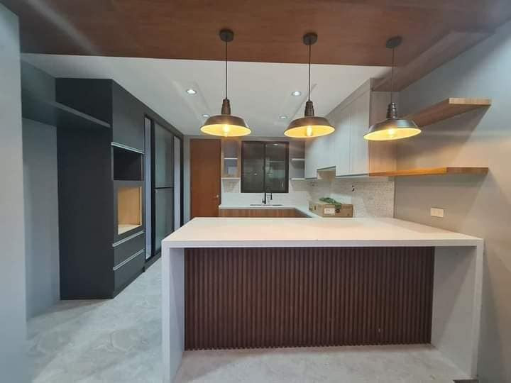 A sophisticated home in a secured subdivision that offers good amenities photo 5